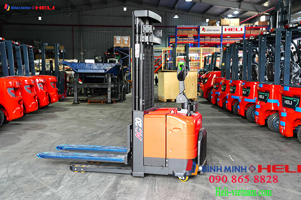 Xe Nâng Tay điện Cao đứng Lái Tại Thái Bình