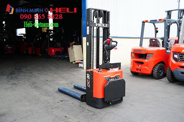 Xe Nâng Tay điện Heli đứng Lái Tại Hưng Yên
