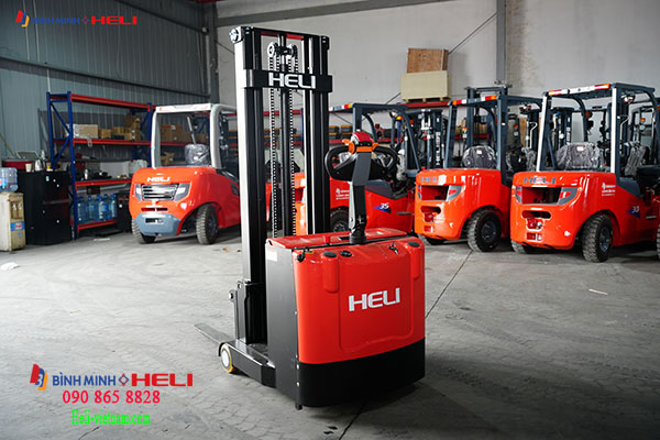 Xe Nâng Tay điện Dắt Lái 700 Kg