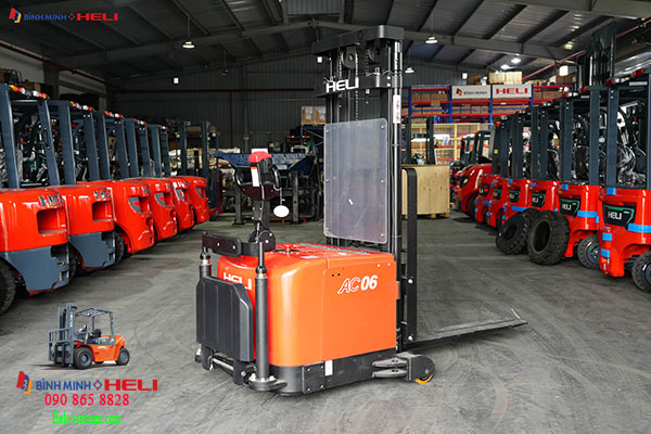 Xe Nâng Tay điện đứng Lái 600 Kg