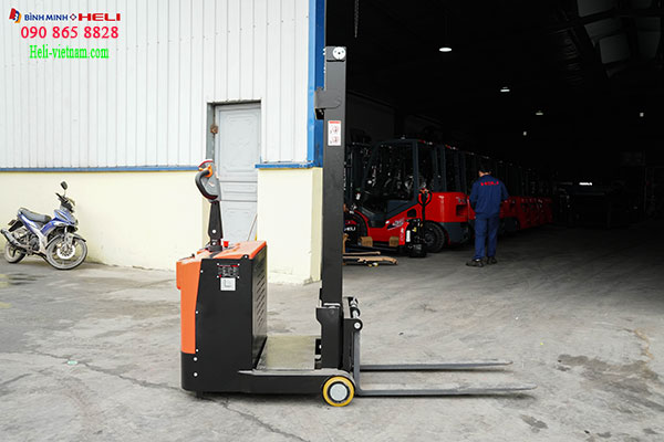 Xe Nâng điện Heli 700kg