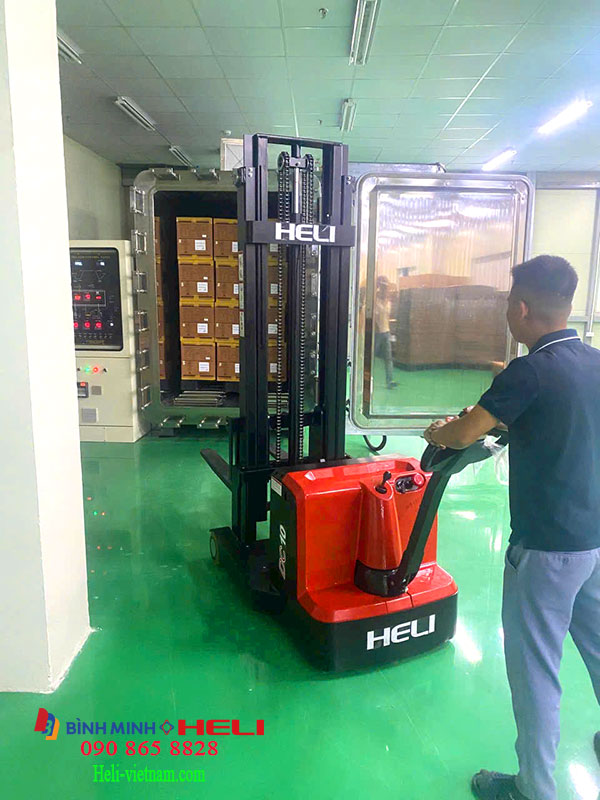 Xe Nâng đứng Lái Cpd10j