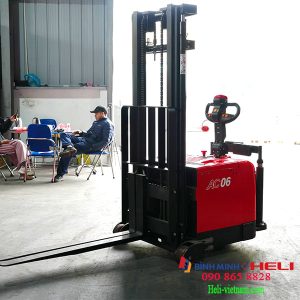 Xe Nâng đứng Lái Nâng 600kg