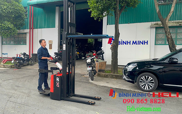 Xe Nâng Tay Cao đứng Lái Tại đồng Nai