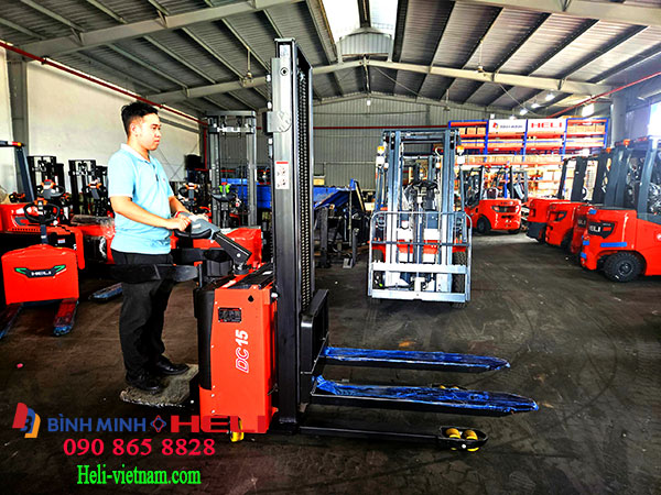 Xe Nâng Tay điện đứng Lái Nâng Cao ở Long An