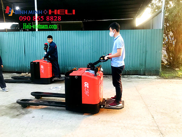 Xe Nâng Tay điện đứng Lái ở Long An