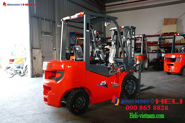 Chi Phí Xe Nâng Dầu Heli