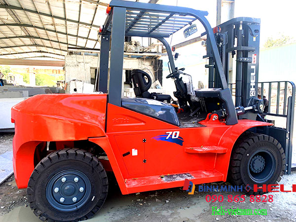 Xe Nâng 7 Tấn Chui Container