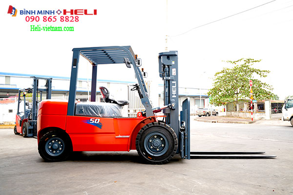 Xe Nâng Dầu Heli 5 Tấn Chui Công