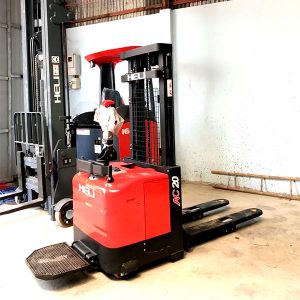 Bàn đứng lái khi hạ xuống