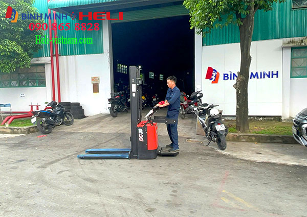 Xe N&acirc;ng Tay điện 2 Tấn CDD20-TF