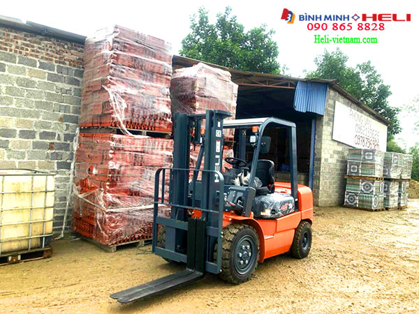 Xe Nâng Dầu Heli Nâng Gạch
