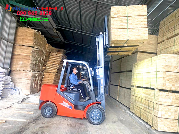 Xe Nâng Dầu Heli Nâng Gỗ