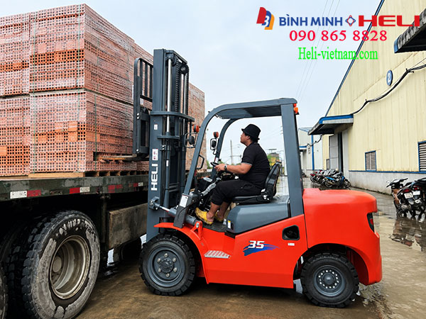 Xe Nâng Heli 3 Tấn CPCD30-Q22K2 Nâng Gạch
