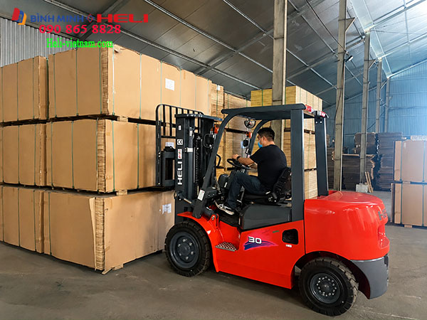 Xe Nâng Heli 3 Tấn CPCD30-Q22K2 Nâng Gỗ